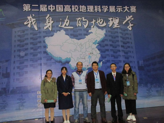足球竞彩网
学子在“第二届中国高校地理科学 足球竞彩网
学子在“第二届中国高校地理科学